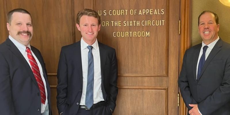 Law students posing at door to sixth circuit court of appeals